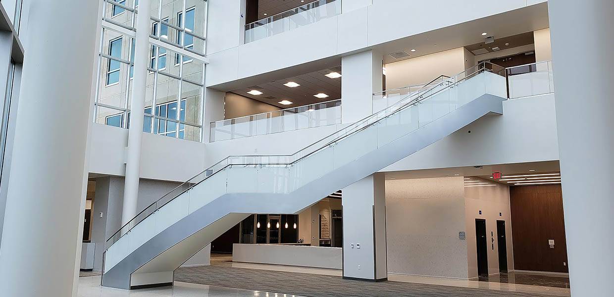 Gibbs Cancer Center – Bent & Printed Glass Staircase | Glasshape